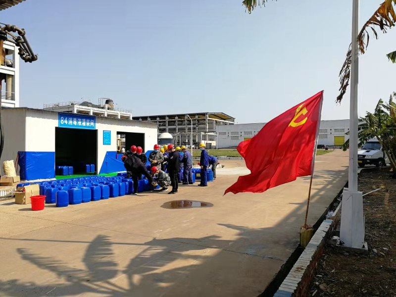 2.2020年2月18日，廣西柳化氯堿公司生產(chǎn)、罐裝84消毒液，助力疫情防控。.jpg